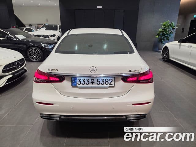 Mercedes-Benz E-Class 2023 — Şəkil 19/20