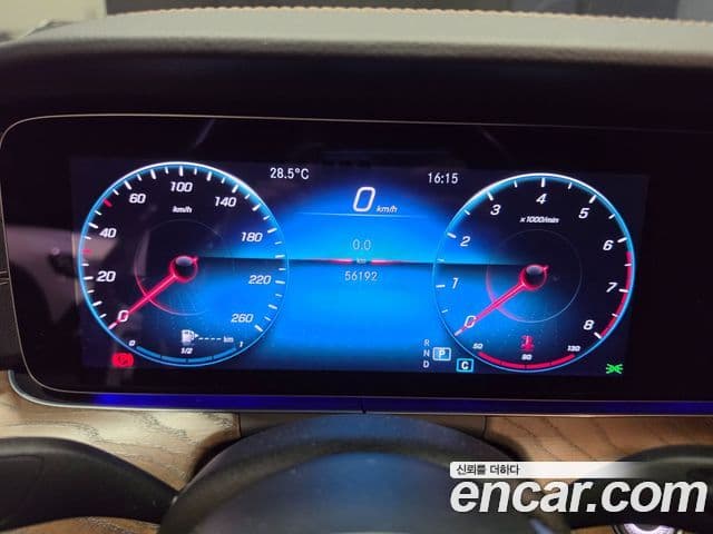 Mercedes-Benz E-Class 2023 — Şəkil 18/20