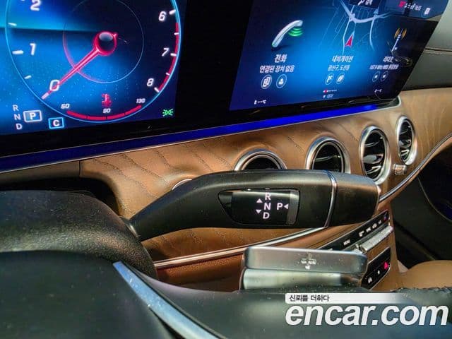 Mercedes-Benz E-Class 2023 — Şəkil 20/20