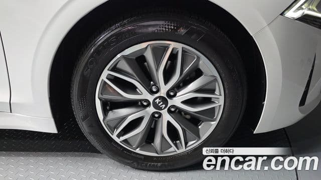 Kia K5 2021 — Photo 1/31