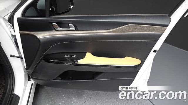 Kia K5 2021 — Photo 8/31