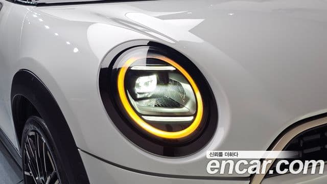 Mini Cooper S 2025 — Photo 29/36