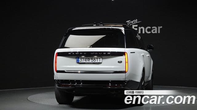 Land Rover Range Rover 2023 — Photo 32/37