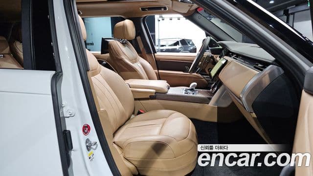 Land Rover Range Rover 2023 — Photo 26/37