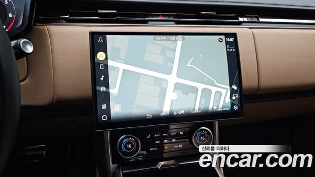 Land Rover Range Rover 2023 — Photo 34/37