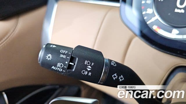 Land Rover Range Rover 2023 — Photo 24/37