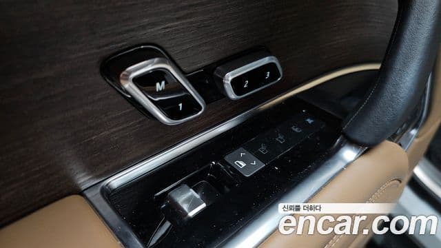 Land Rover Range Rover 2023 — Photo 12/37