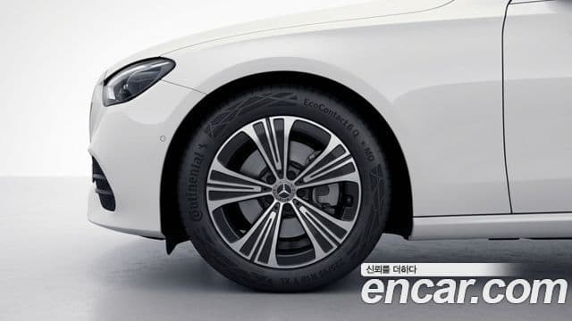 Mercedes-Benz E-Class 2024 — ფოტო 12/12