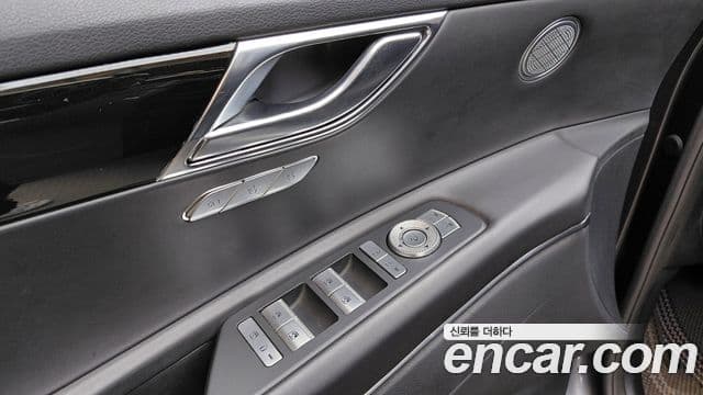 Genesis GV80 2021 — Фото 18/20