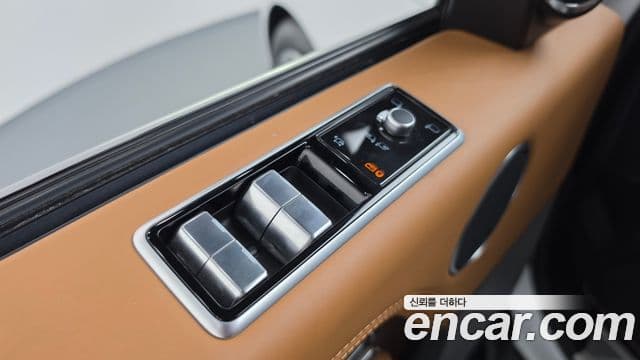 Land Rover Range Rover 2020 — Photo 35/42