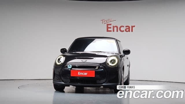 Mini Cooper Electric 2023 — ფოტო 25/30