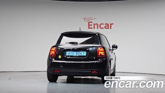 Mini Cooper Electric 2023 — ფოტო 3/30