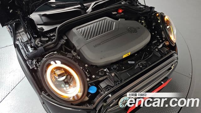 Mini Cooper Electric 2023 — ფოტო 17/30