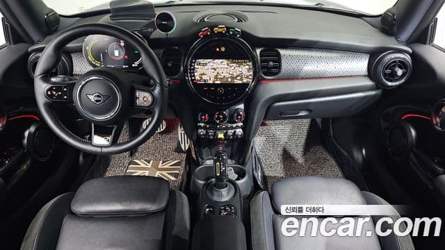 Mini Cooper Electric 2023 — ფოტო 29/30