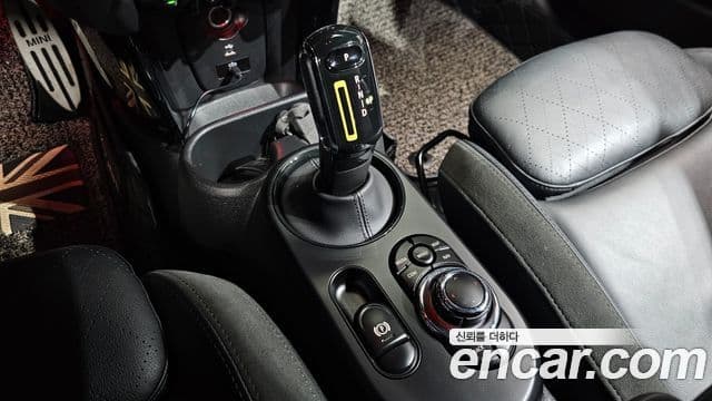 Mini Cooper Electric 2023 — ფოტო 14/30
