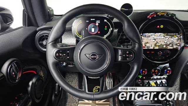 Mini Cooper Electric 2023 — ფოტო 7/30