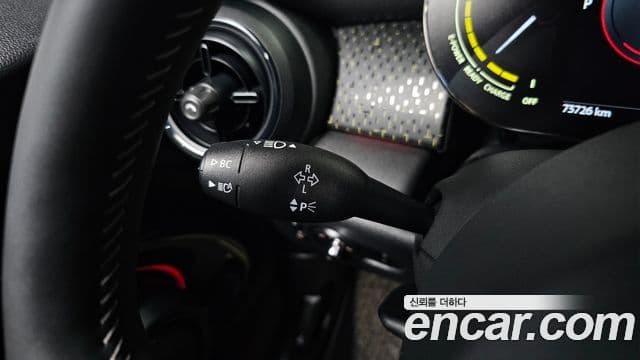 Mini Cooper Electric 2023 — ფოტო 10/30