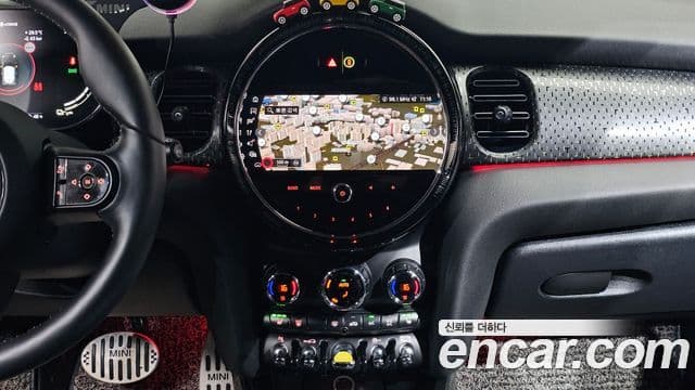 Mini Cooper Electric 2023 — ფოტო 22/30