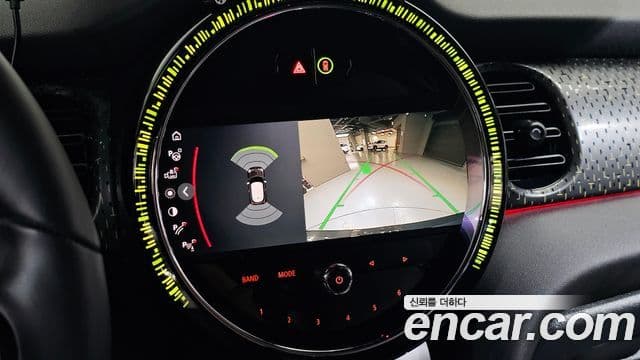 Mini Cooper Electric 2023 — ფოტო 27/30