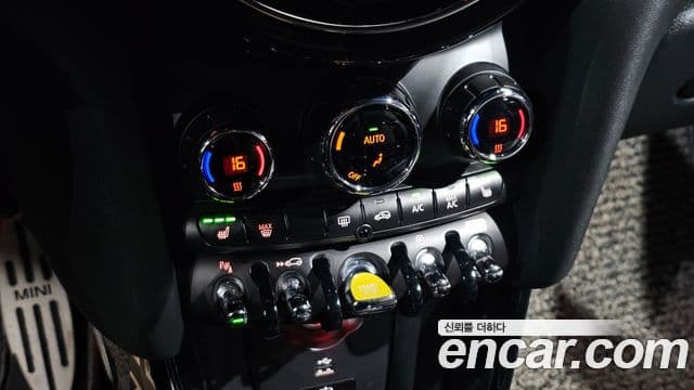 Mini Cooper Electric 2023 — ფოტო 23/30