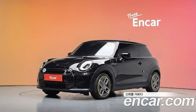 Mini Cooper Electric 2023 — ფოტო 20/30