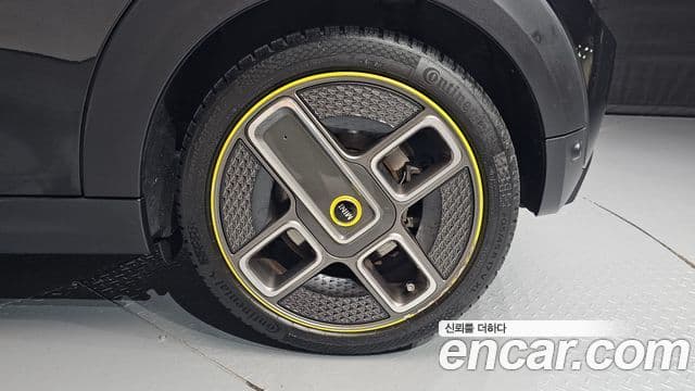 Mini Cooper Electric 2023 — ფოტო 28/30