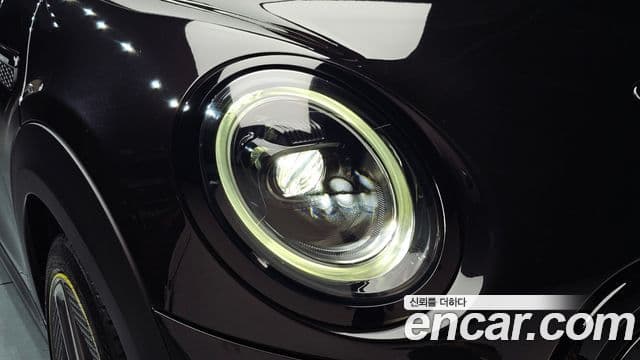 Mini Cooper Electric 2023 — ფოტო 4/30