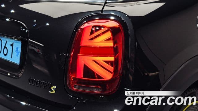 Mini Cooper Electric 2023 — ფოტო 6/30