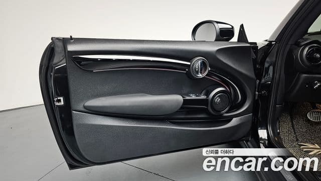 Mini Cooper Electric 2023 — ფოტო 13/30