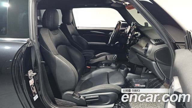 Mini Cooper Electric 2023 — ფოტო 16/30