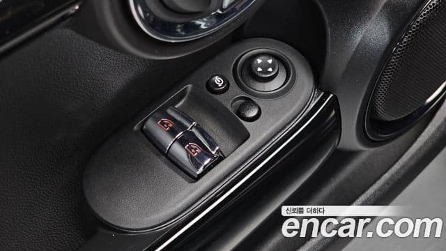 Mini Cooper Electric 2023 — ფოტო 30/30