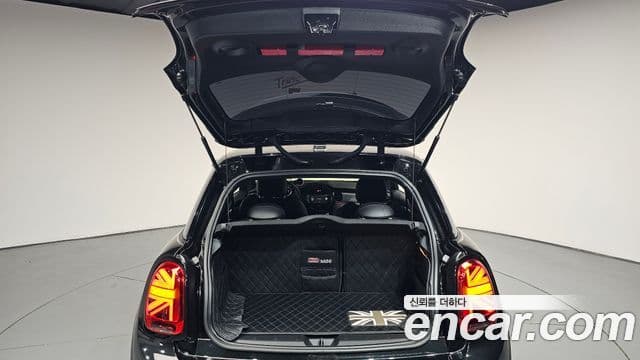 Mini Cooper Electric 2023 — ფოტო 2/30