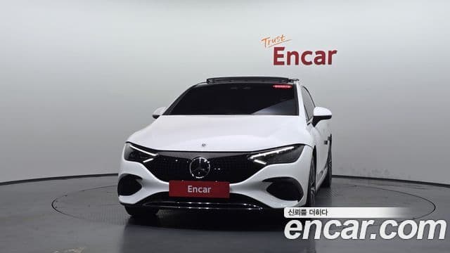 Mercedes-Benz EQE 2022 — ფოტო 30/34