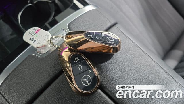 Mercedes-Benz EQE 2022 — ფოტო 14/34