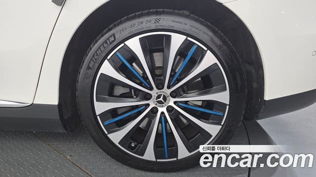 Mercedes-Benz EQE 2022 — ფოტო 10/34