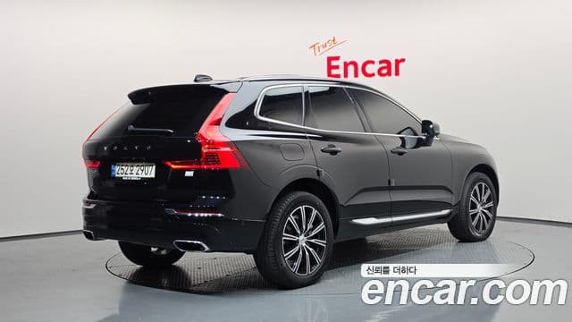 Volvo XC60 2021 — Photo 24/36