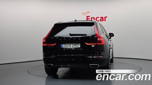 Volvo XC60 2021 — Photo 26/36