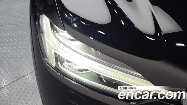 Volvo XC60 2021 — Photo 18/36