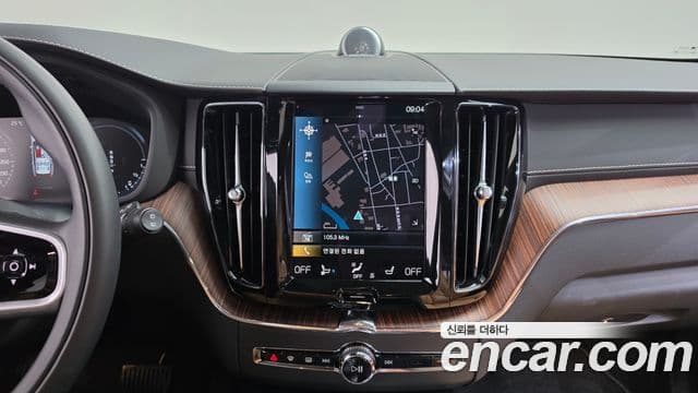 Volvo XC60 2021 — Photo 19/36