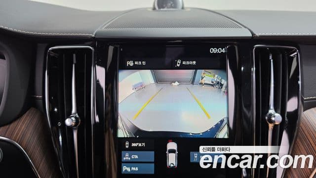 Volvo XC60 2021 — Photo 14/36