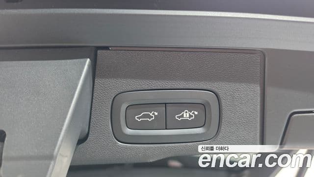 Volvo XC60 2021 — Photo 5/36
