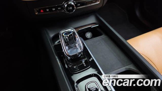 Volvo XC60 2021 — Photo 23/36