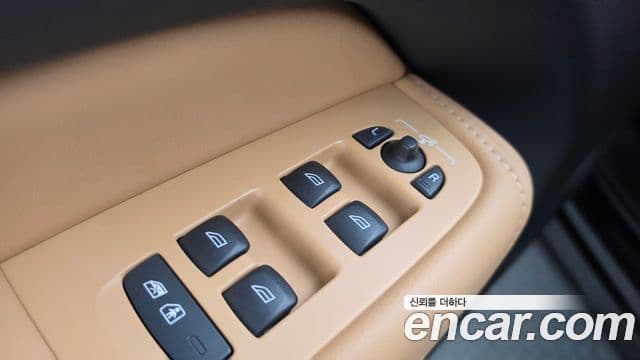 Volvo XC60 2021 — Photo 2/36