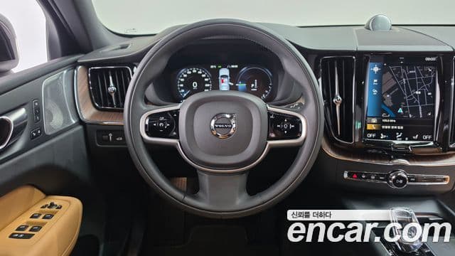 Volvo XC60 2021 — Photo 4/36
