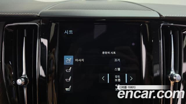 Volvo XC60 2021 — Photo 7/36