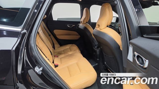 Volvo XC60 2021 — Photo 1/36