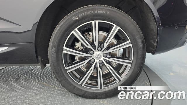 Volvo XC60 2021 — Photo 3/36