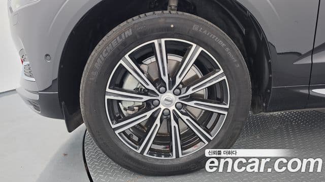 Volvo XC60 2021 — Photo 28/36