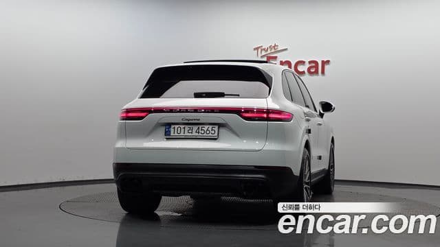 Porsche Cayenne 2023 — Photo 13/39