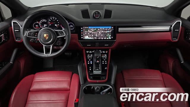 Porsche Cayenne 2023 — Photo 19/39